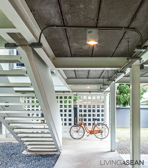 Semi-outdoor passageways increase exposure to the sun and the wind.