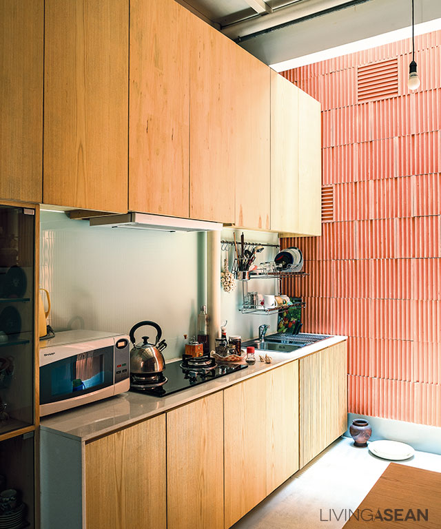 A modern kitchen setup gets rid of smoke and smell fast, as a result of a range hood blower and openings in the rooftop. 