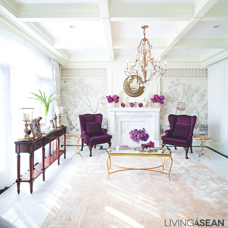 The reception parlor and living area in white and cream is fresh and bright with classic purple armchairs, which the owners really love. A glass wall and a golden center table with super-shiny surface help to break up the room’s dazzling whiteness and add an elegant touch.