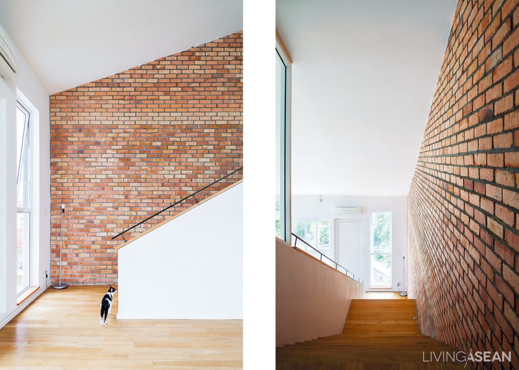 The entire wall is covered in beautiful brickwork. Natural tones and textures make the 10-meter-high wall look very interesting.