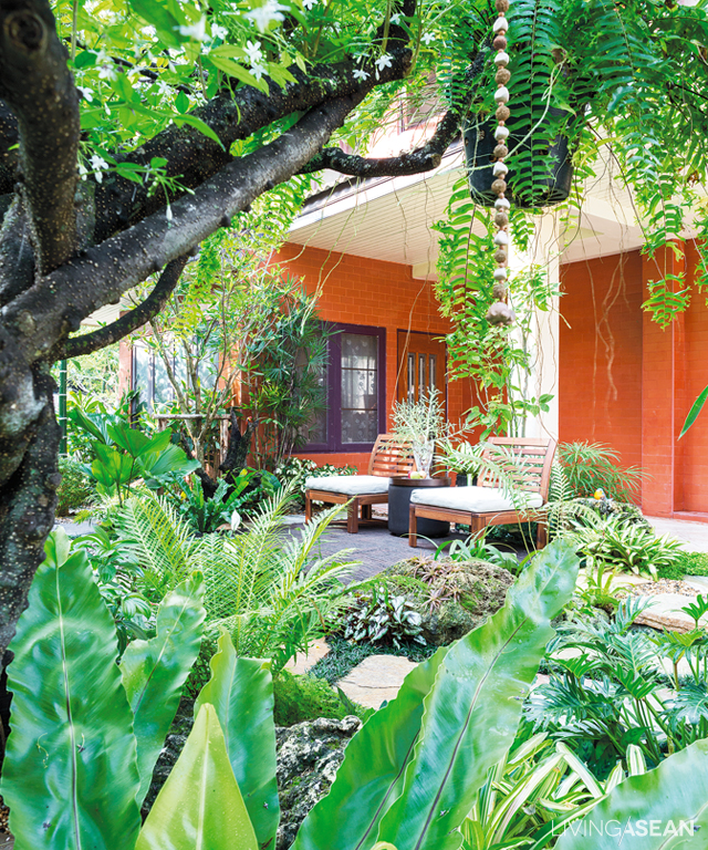 Tropical Garden For Extended Family Living Asean