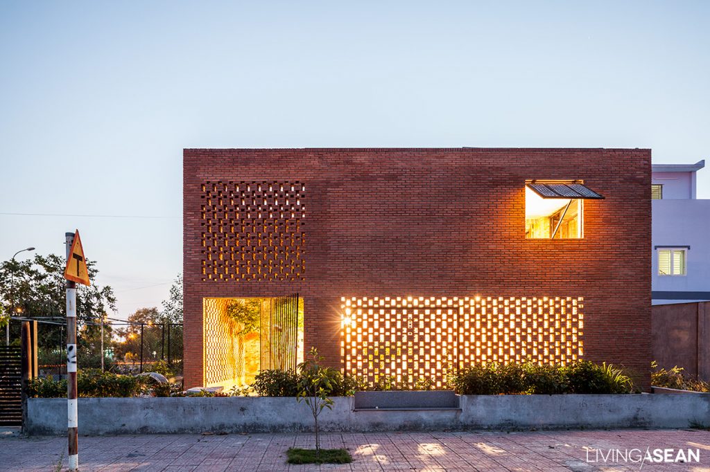 Modern Tropical House in Ho Chi Minh City /// Living Asean