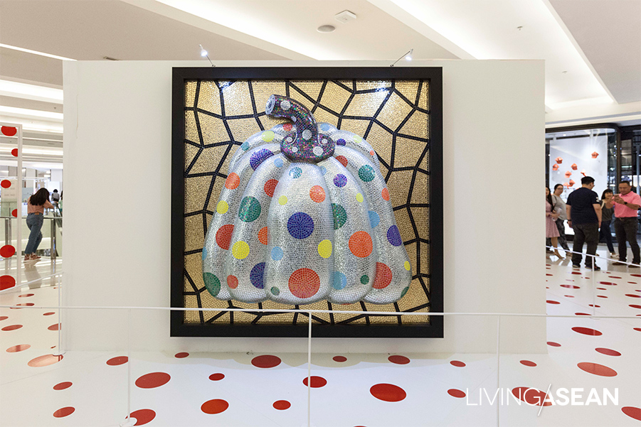 “Silver Pumpkin” with a mosaic of multiple color dots, which is part of the “I Carry on Living with the Pumpkins” visual art collection, is on view at Siam Paragon (First floor, Fashion Gallery 3) | Photo courtesy of Anupong Chaisukkasem