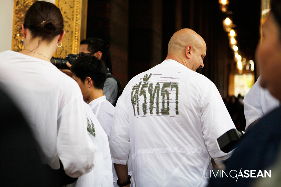 Visitors put on Jitsing Somboon overcoats with the word “Faith” stenciled on their back as they enter the temple interior. I Photo courtesy of Singhanart Nakpongphun