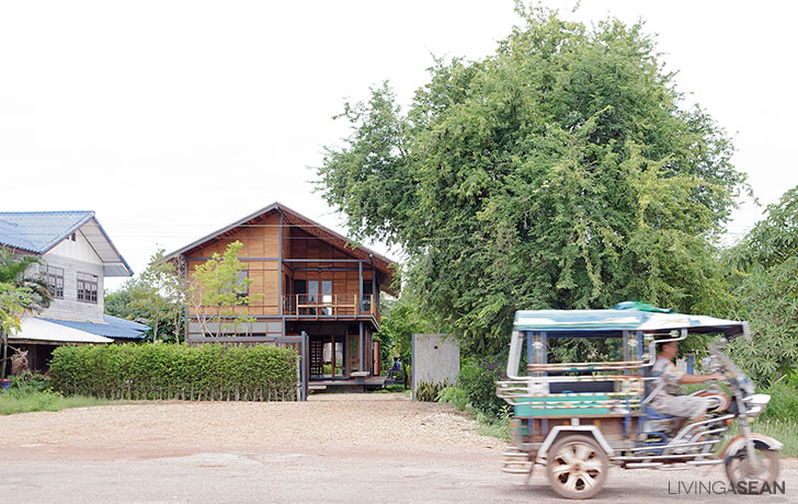 Modern-Vernacular Design of a Thai-Isan Countryside Home in Udon Thani