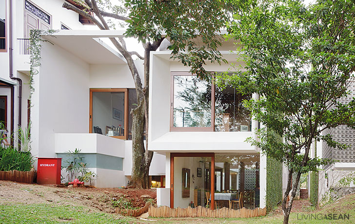 Tanah Teduh: Modern Complex House in the Woods