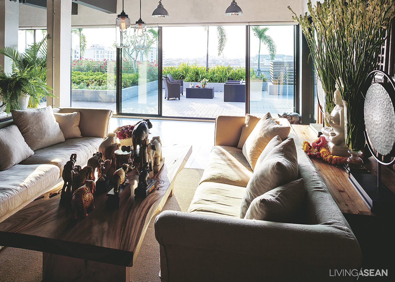 A Rooftop House With A Wonderful Panorama Of Old Bangkok Living Asean