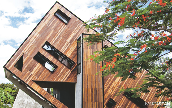 Leaning House: An Out-of-the-Box House Design