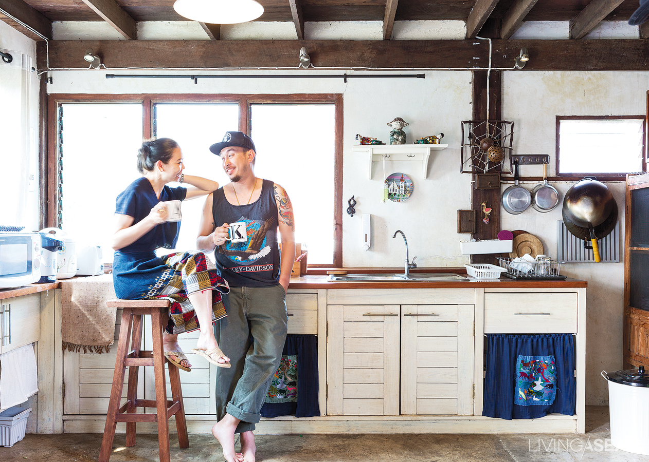 Rural Life in a Chiang Mai Farmhouse Amidst Rice Fields / Living ASEAN