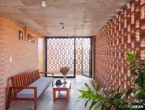 A Rectangular Brick Home for a Tropical Climate / Living Asean