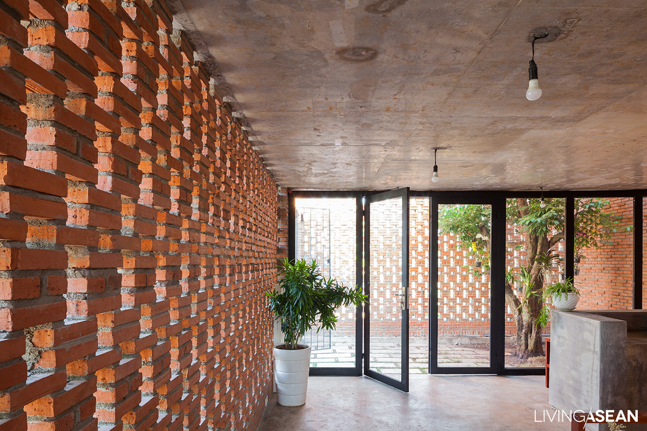 A Rectangular Brick Home for a Tropical Climate / Living Asean