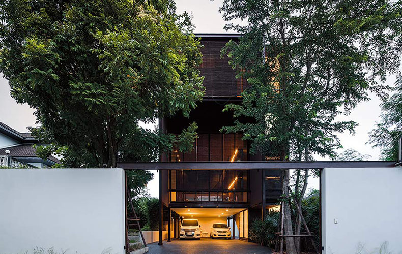 Box-Shaped Steel House Surrounded by Nature