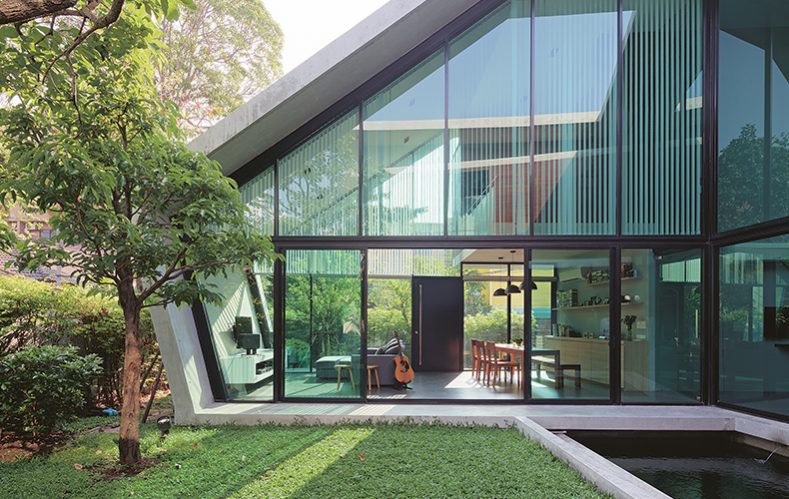 A Modern House in Sync with the Rhythm of Nature