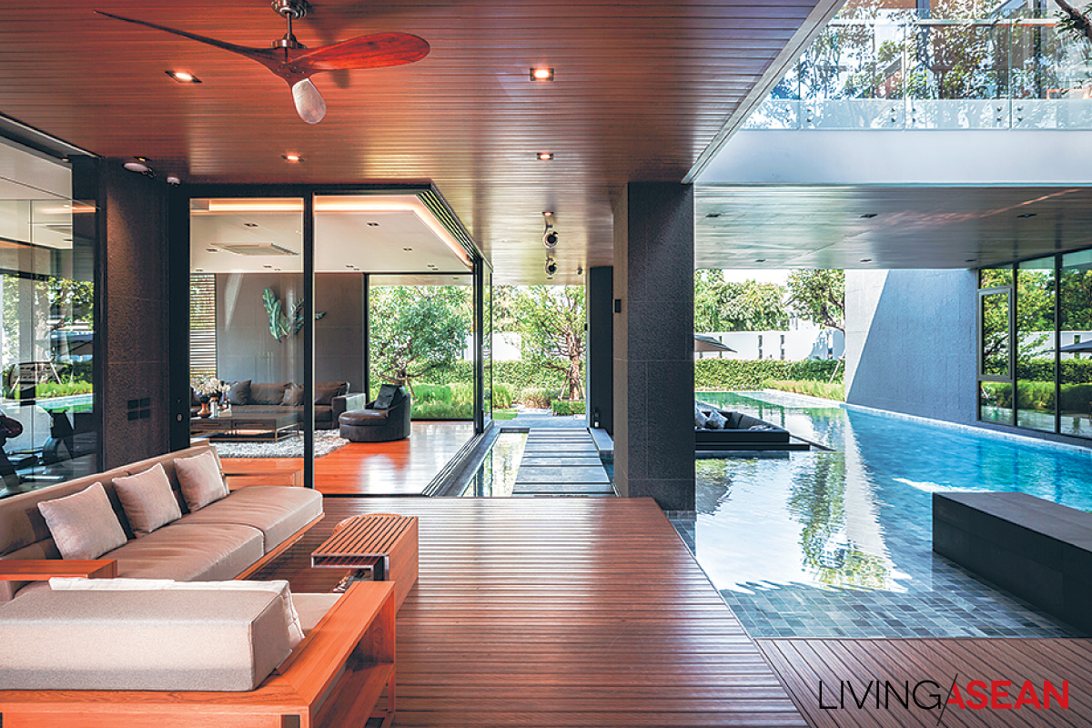 Contemporary Thai House Enhanced with Local Tradition