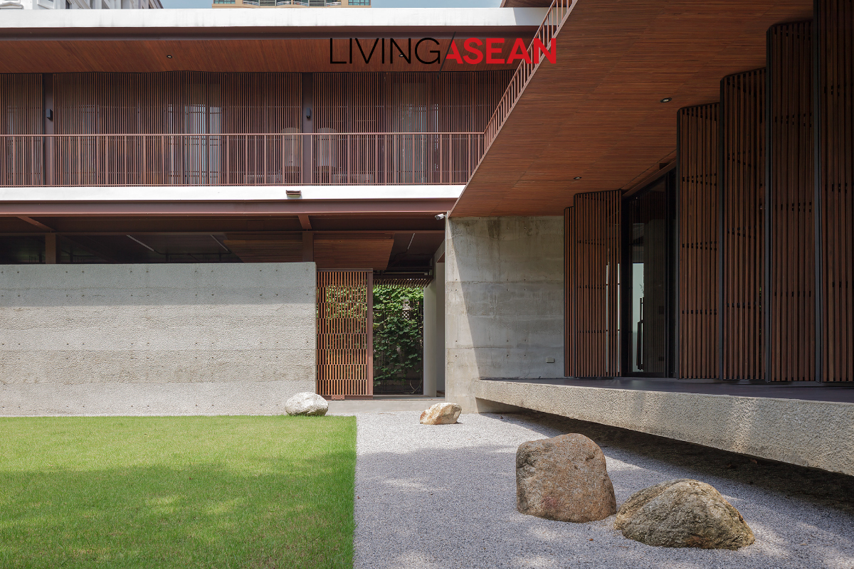 Box-shaped House Vin Varavarn Architects