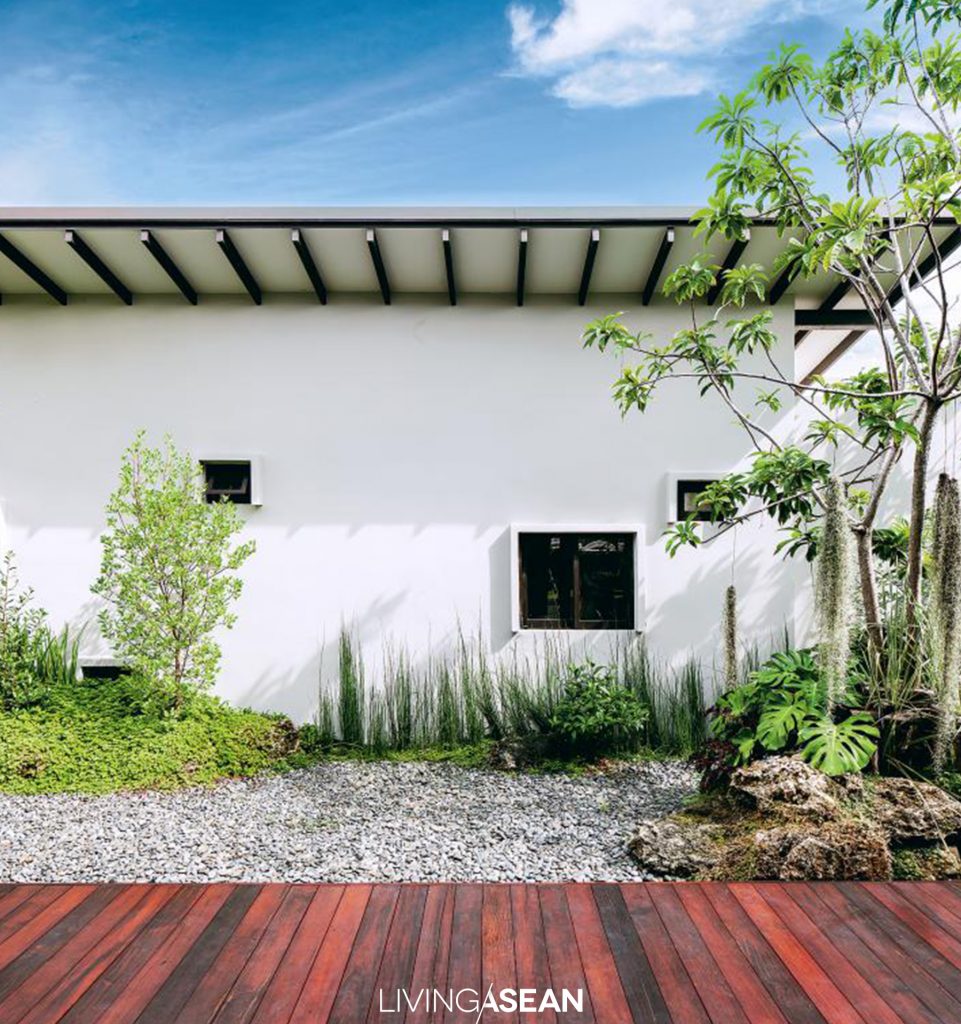 A Naturally Peaceful Single-Storey Home / Living Asean - Enriching Home Naturally Peaceful Vistas