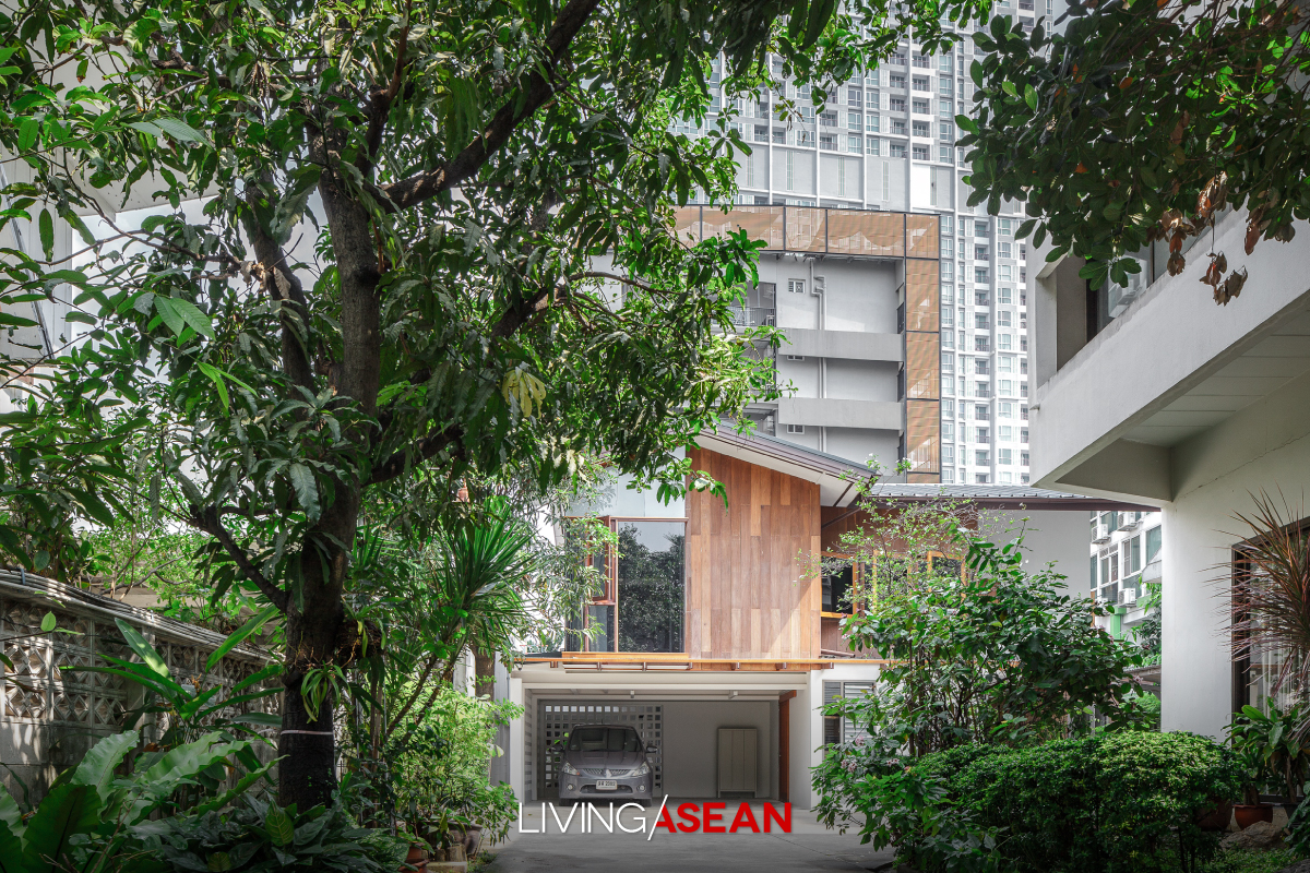 Here’s the story of a home renovation done right. Cherishing memories of the good old days, Chatchawan and Punjama Lertbutsayanukul recently had grandma and grandpa’s house restored to its former glory. They sought advice from Jun Sekino of Jun Sekino A+D, who turned it into a beautifully crafted home with added personality and character.