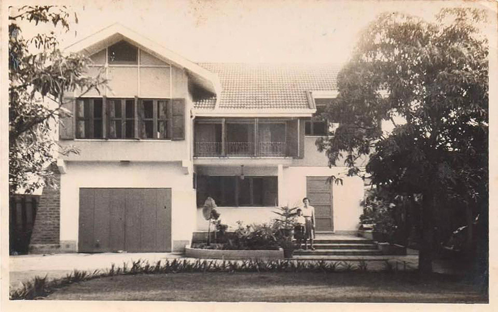 Here’s the story of a home renovation done right. Cherishing memories of the good old days, Chatchawan and Punjama Lertbutsayanukul recently had grandma and grandpa’s house restored to its former glory. They sought advice from Jun Sekino of Jun Sekino A+D, who turned it into a beautifully crafted home with added personality and character.Here’s the story of a home renovation done right. Cherishing memories of the good old days, Chatchawan and Punjama Lertbutsayanukul recently had grandma and grandpa’s house restored to its former glory. They sought advice from Jun Sekino of Jun Sekino A+D, who turned it into a beautifully crafted home with added personality and character.