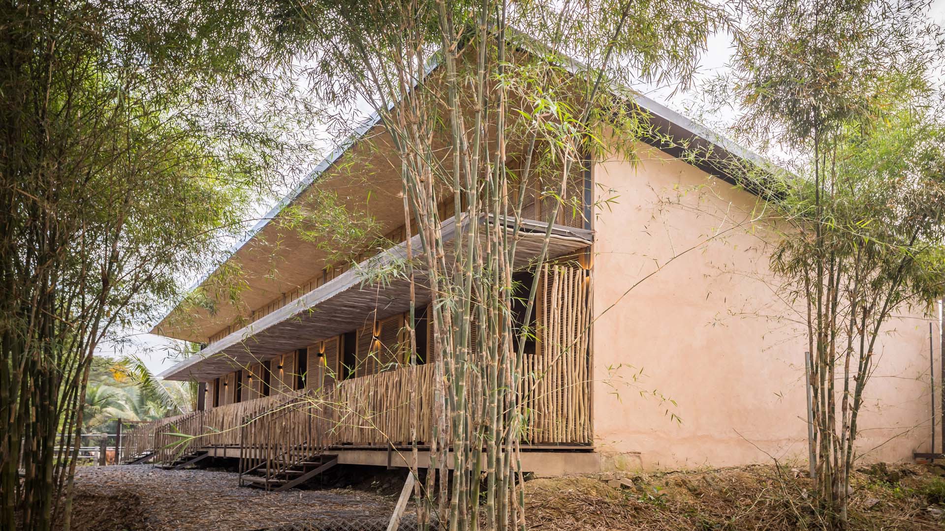 Hippo Farm Bioclimatic Dormitory; A Place to Reconnect with Nature