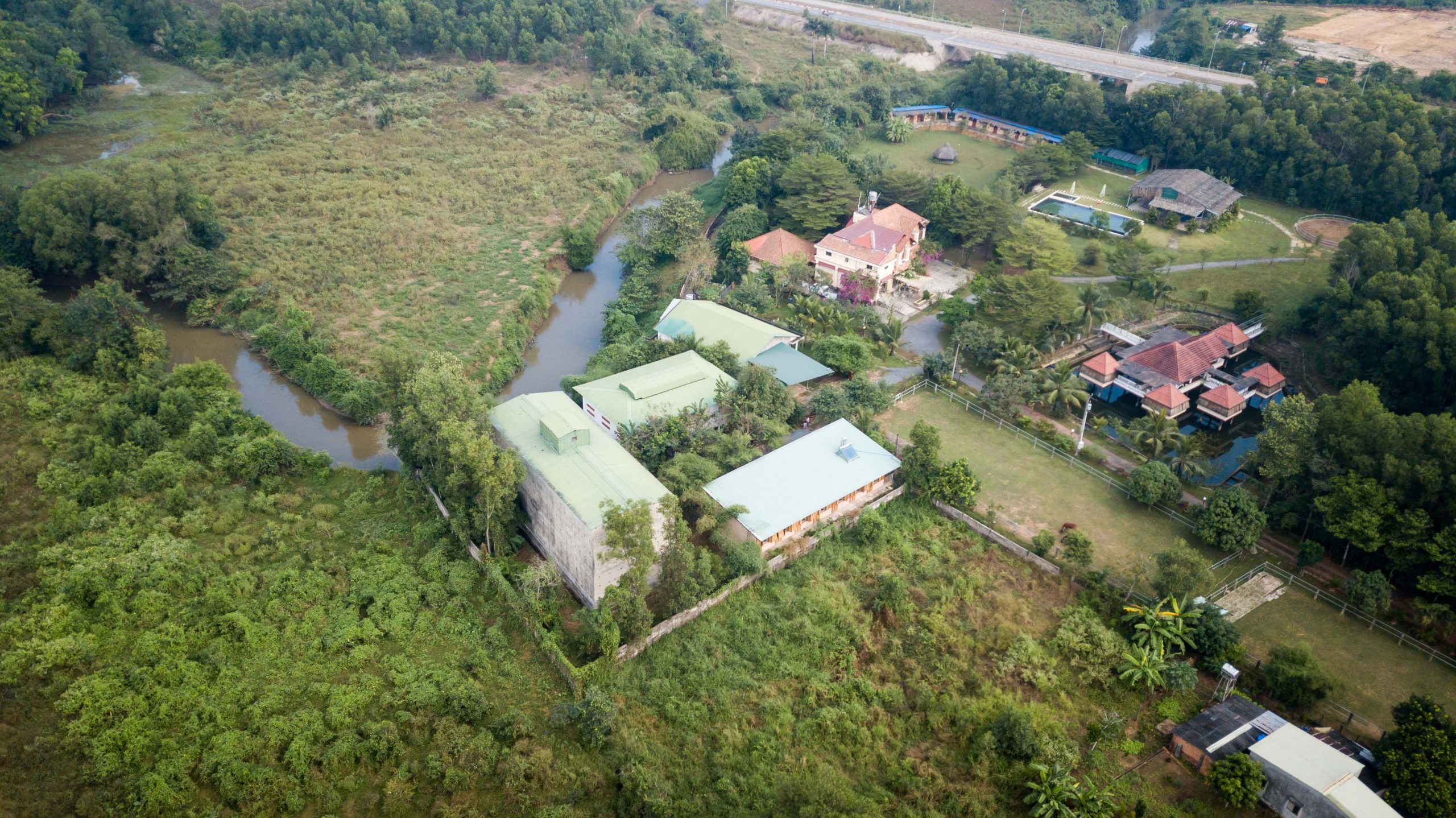 Hippo Farm Bioclimatic Dormitory; A Place to Reconnect with Nature