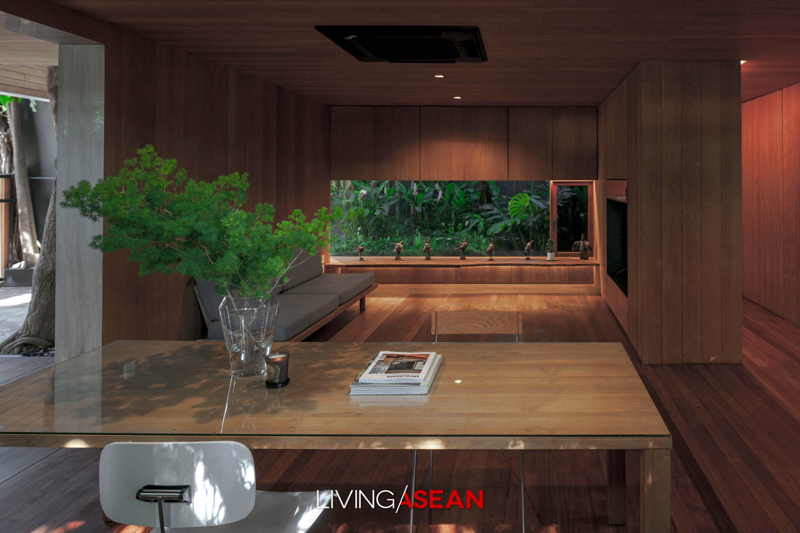 A Minimalist House with the Warm Elegance of Wood