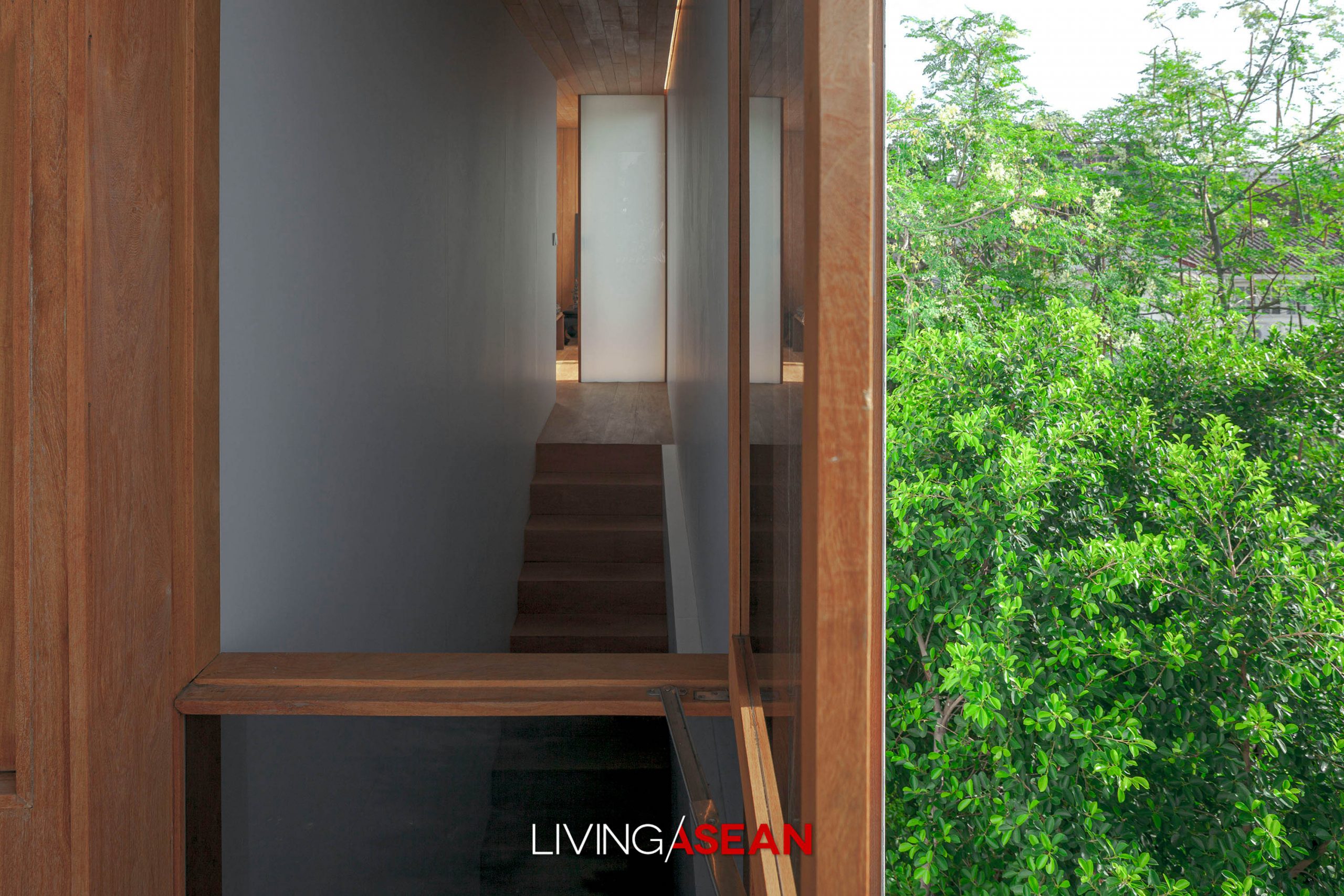 A Minimalist House with the Warm Elegance of Wood