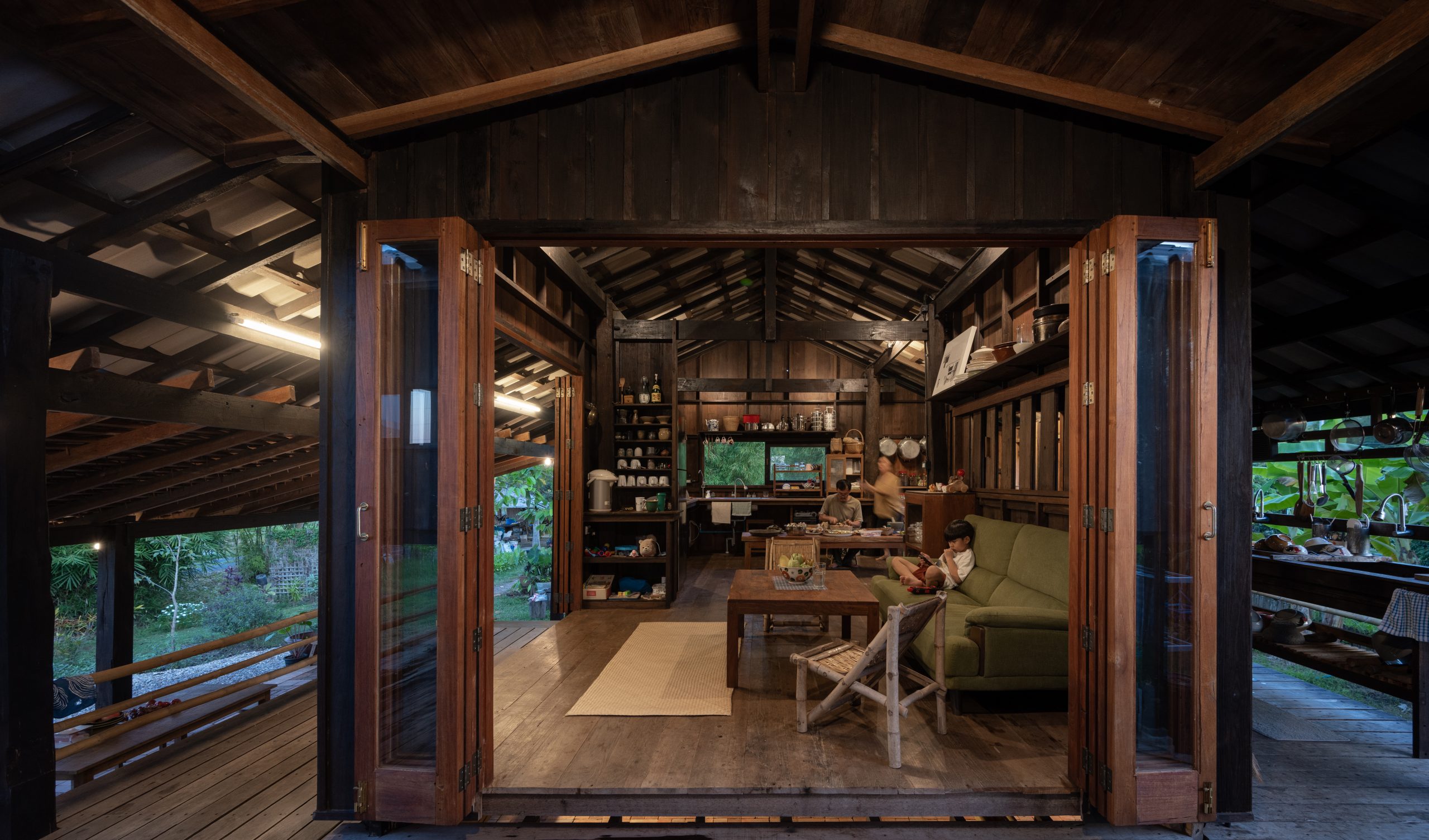 Redefining Vernacular Architecture in a Tropical Paradise / Living