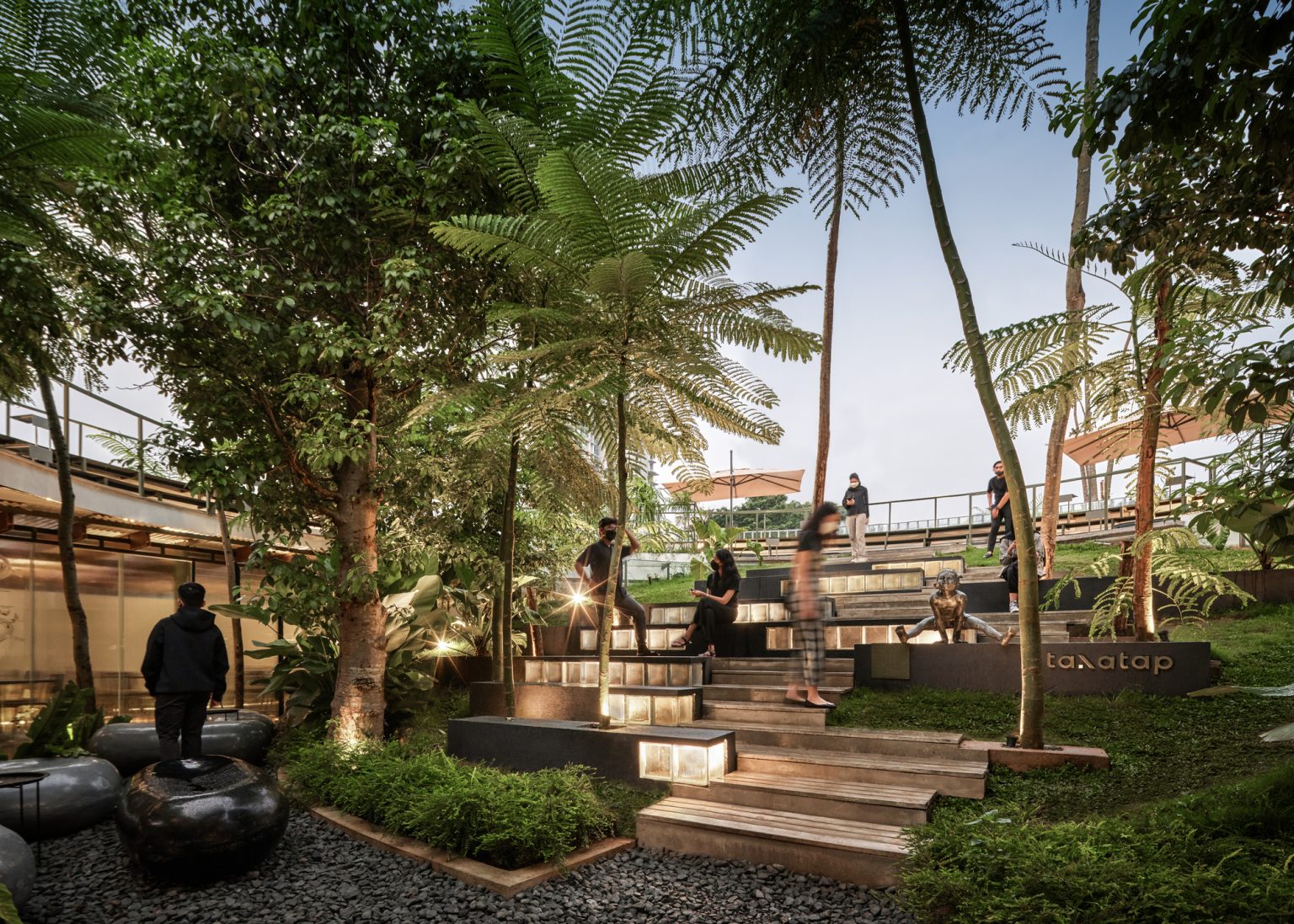 Tanatap Ring Garden Coffee Shop Design with Nature / Living Asean